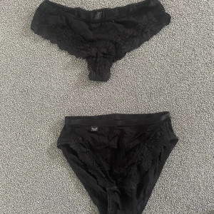 Trosor - Sparsamt använda trosor från Lindex och Sloggi. 30kr/st eller 50kr för båda!