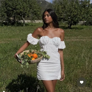 Student klänning  - Super fin klänning som ja aldrig använt men är så fin och passar till student midsommar och massor andra tillfällen🩷