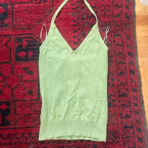 Grön halterneck - Jättefint grönt linne, perfekt till sommaren☀️☀️ Skriv om du har frågor