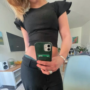 Svart topp  - Söt svart kort sommar topp med fina ärmar!
