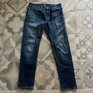 Jack & Jones Jeans - Jack & Jones Jeans | Skick 8/10 |  Strl W34, L32 | Nypris: 900 Mitt pris: 270 | Modell: Tapered fit | Skriv vid minsta funderingar och frågor!