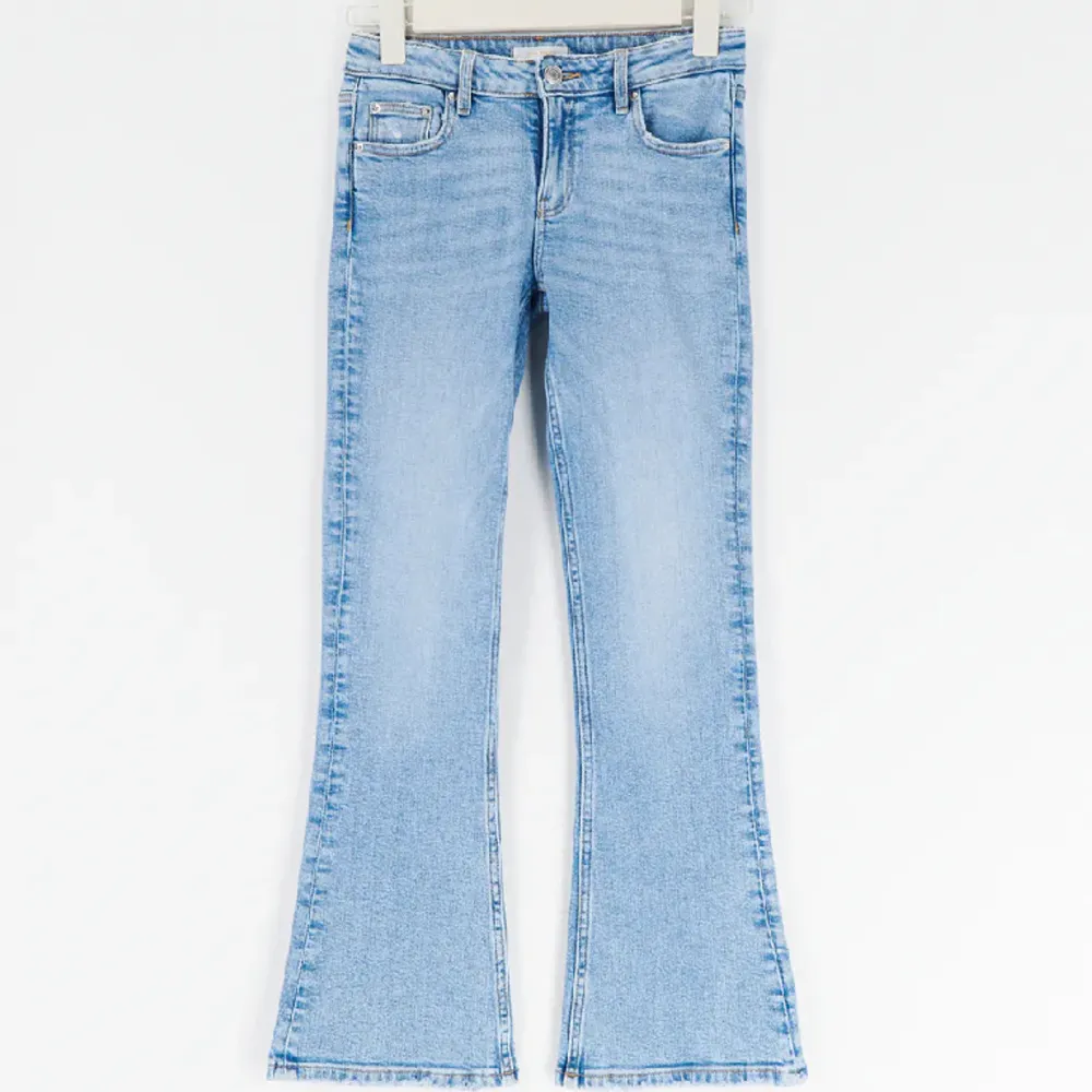 Lågmidjade jeans från Gina Young i storlek 152 men passar dig som är runt 160. Jeans & Byxor.