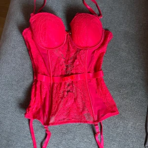 Korsett  -  Använd en gång. .