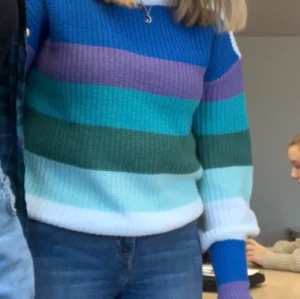 Stickad tröja från Boohoo - Stickad tröja med olika färger. Använd lite men inga fel någonstans. 