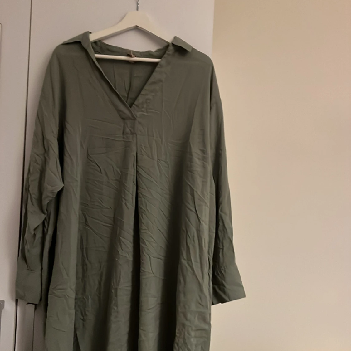 Militärgrön klänning
