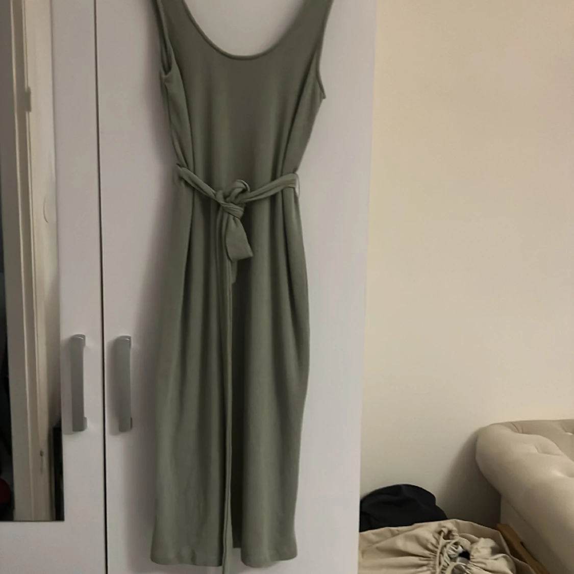 Grön sommarklänning med underkjol 