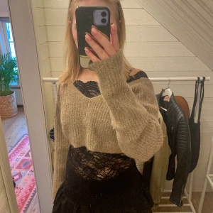 Stickad tröja - Brun stickad tröja från Ginatricot✨perfekt för layering.