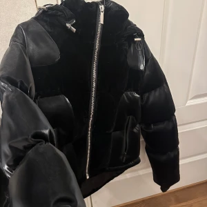 Manier De Voir jacka - den är slutsåld och går ej att köpa längre 