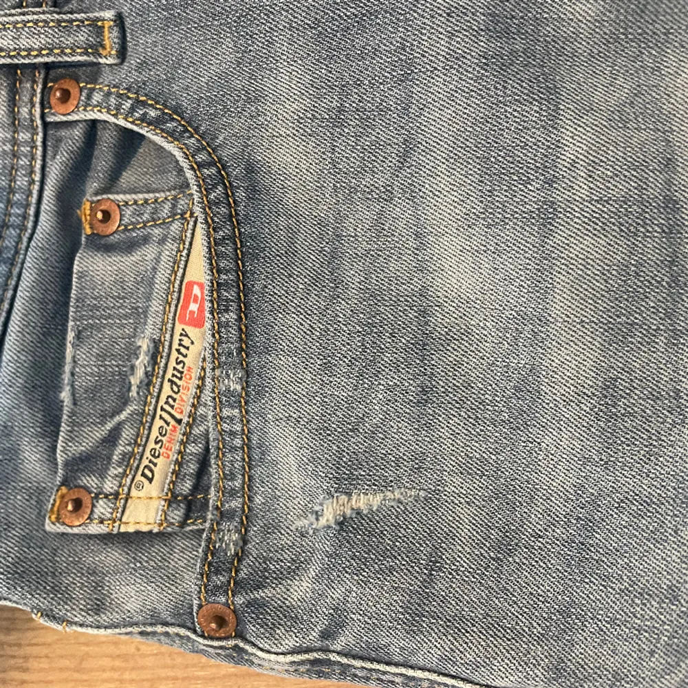 Blå Diesel jeans i jävligt fint skick storlek 30/32 inga fläckar eller sådana defekter dm vid frågor. Jeans & Byxor.