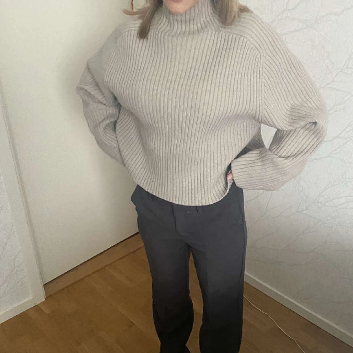 Beige/grå tjocktröja  - 90