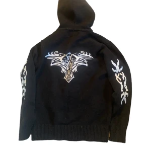 zip hoodie  - As fet zip hoodie i bra skick. Står storlek S men skulle säga att den är större, typ M-L