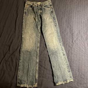 Midwaist raka jeans från zara i strl 34