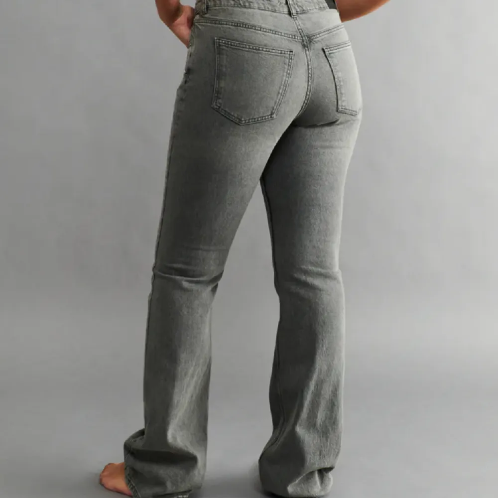 Jätte fina gråa jeans från Gina tricot. . Jeans & Byxor.