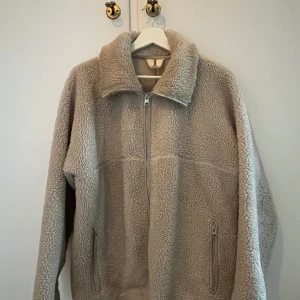 Teddy jacka ifrån Arket. - Teddy jacka ifrån Arket.