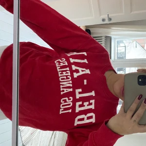 Röd zara tröja - Från zara i stolek S men oversized