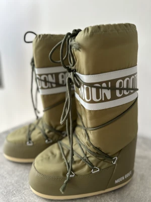 Moonboots - Great condition, only worn a couple of times. Purchased from Natalie Schuterman boutique, comes with a carrier. 