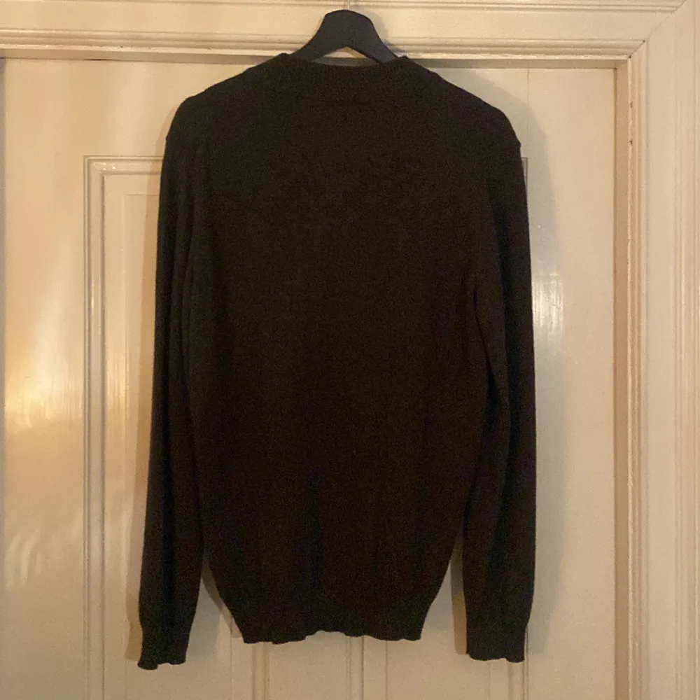 En mörkgrön Stenströms tröja i storlek Large. Mycket sparsamt använd. Nypris 2300. Tröjor & Koftor.