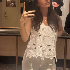 Topp från h&m - En topp från hm  Köpt för 499kr 