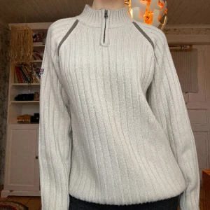 Zip up tröja - Oversized zip up tröja från cedarwood state. Något nopprig annars bra skick.