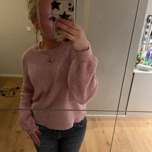 Stickad tröja - Kommer ej t användning 