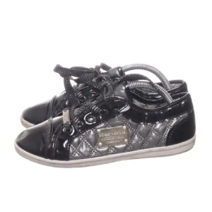 Sneakers  - Använt två gånger och säljer nu för de är för små💕