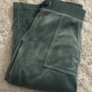 Juicy Couture pants  - Storlek S, jätte bra skick, bara använda några gånger. Säljer då jag aldrig riktigt använder dom. Pris kan diskuteras! 💋