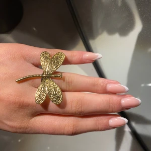 ring - säljer en jättefin rostfri ring, råkade beställa 2 stycken likadana, därav säljer jag den ena💕köpte ringen från ett mini företag för 149kr