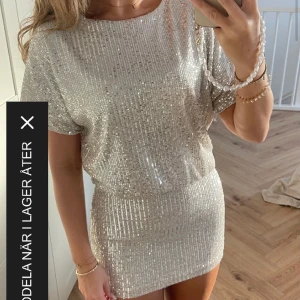 Klänning från bynicci - Säljer denna superfina klänning från ByNicci💕 hade beställt en annan men fick hem denna så aldrig använd enbart testad 