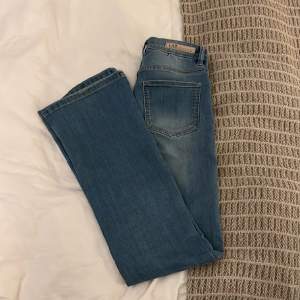 Snygga och sköna bootcut jeans från Lindex ❤️