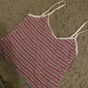 Somrig topp! - En topp perfekt inför sommaren, köpt utomlands. 