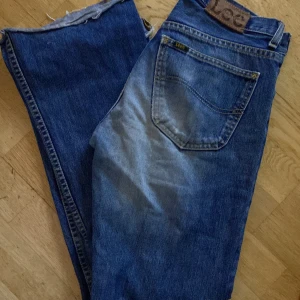lee jeans vintage  - min mammas gamla jeans säljer dom då för att jag aldrig kommer använda dom 💞 Hon köpte dom för runt 800