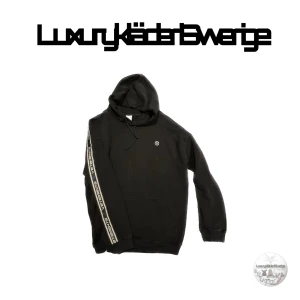 Vetements hoodie strlk L - Original Vetements hoodie tillgänglig. i utmärkt skick utan defekter, du kan kontrollera äktheten på något bekvämt sätt. storlek L. Materialet är mycket hög kvalitet och värt pengarna. för husinfo i PM 👍🏼