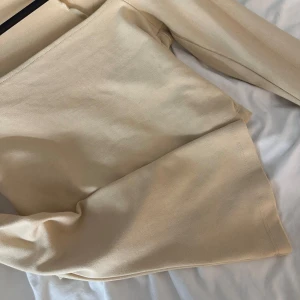 Tröja med vida ärmar - Använd 2-3 gånger 