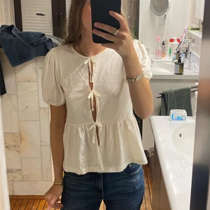 Gina tricot blus  - Blus från Ginas barnavdelningen i stolek 158/164, sitter perfekt för mig som har xs i tröjor 