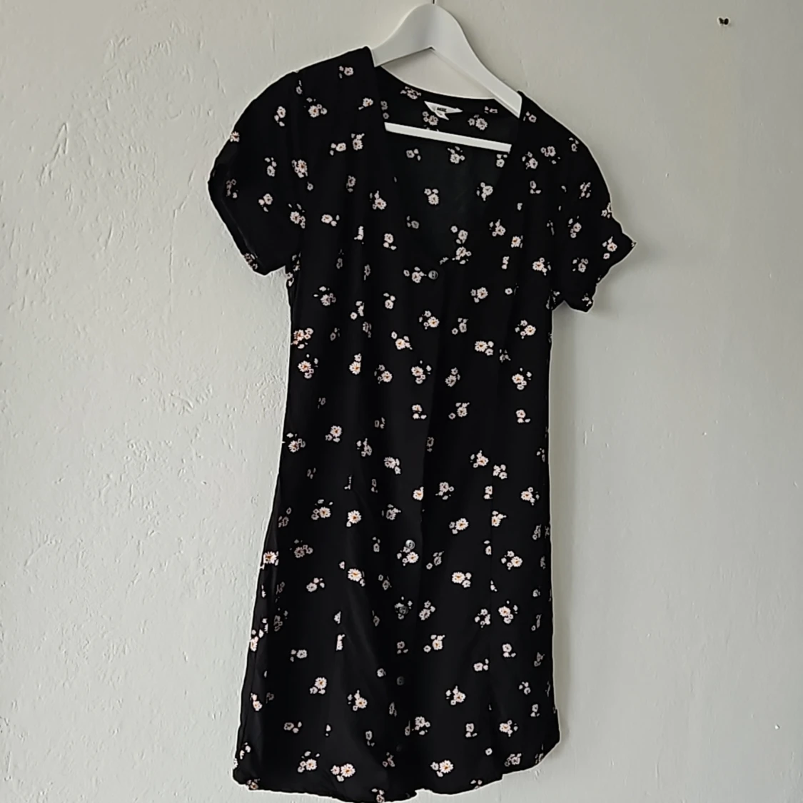 Kortärmad blommig klänning