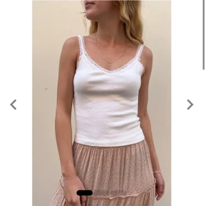 Brandy Melville Linne spets  - Legat vikt därav märkena men använd max 3 ggr, nyskick!