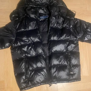 Ralph Lauren jacka svart - Knappt använd nypris 6000kr Vill bli av med den. 