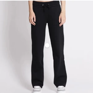 Mjukisbyxor - Den är inte så ny och använd ganska ofta, men inga hål eller sånt.