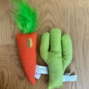 Kattleksak med mynta - Perfekt för att underhålla katten med!  attmynta kan effektivt användas för att uppmuntra din katt att anta ett gott beteende. Oanvända- dock är det lite missfärning. 