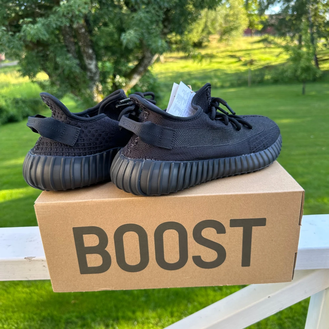 Yeezy Boost 350 Onyx V2 - 90