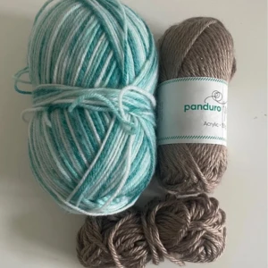 Garn - Tre garnrullar i turkos och brun