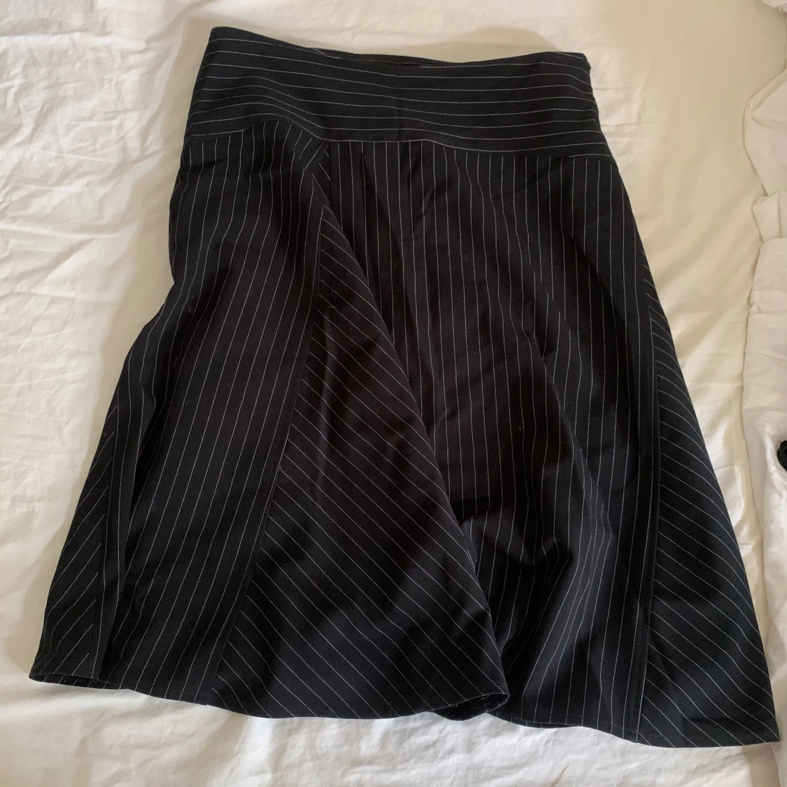 Svart kjol med vita ränder från CPH