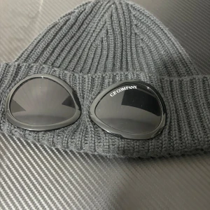 Cp company mössa - Avänd ett fåtal gånger kvitto finns 10/10 skick Priset är inte hugget i sten