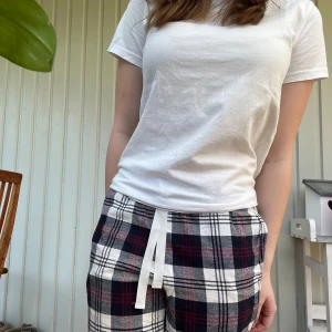 Twilfit pyjamasbyxor - Snygga rutiga pyjamasbyxor från Twilfit💕 Så fina och i jättebra skick. Skriv vid intresse och tveka inte att ställa frågor🥰
