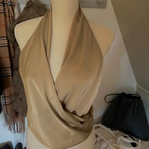 Blus - Skit snygg fest tröja i guld💕💕