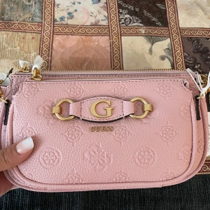 Snygg väska  - Super söt väska som är helt oanvänd och kostar närmare 1300kr