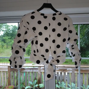 Kort tröja i storlek S - Tröja i bra skick i storlek Small 