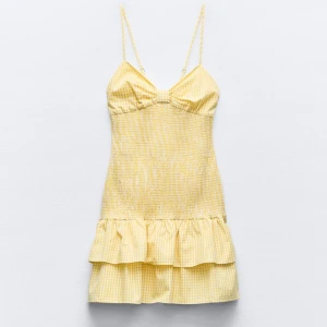 Klänning zara - Klänning från zara, helt oanvänd med prislappen kvar!💛