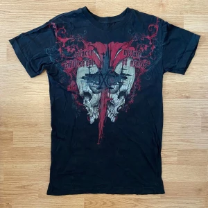 Affliction / Xtreme Courure T-shirt  - !skicka bud för snabb affär! Fet xtremecouture tisha, gjord av Affliction. Storlek S. Riktigt bra skick . Skriv om ni undrar någonting eller om ni vill ha fler bilder 👍