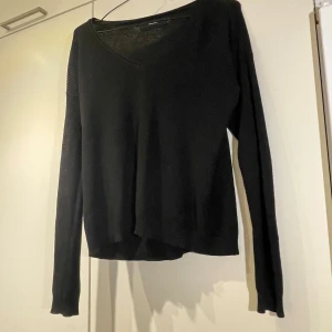 Svart långärmad Vera Moda tröja, S - En svart långärmad Vera Moda tröja i storlek S  Super bra skick 